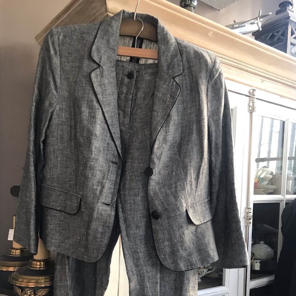 MARIO SERRANI 100% Linen Blazer and Capri Suit, 12